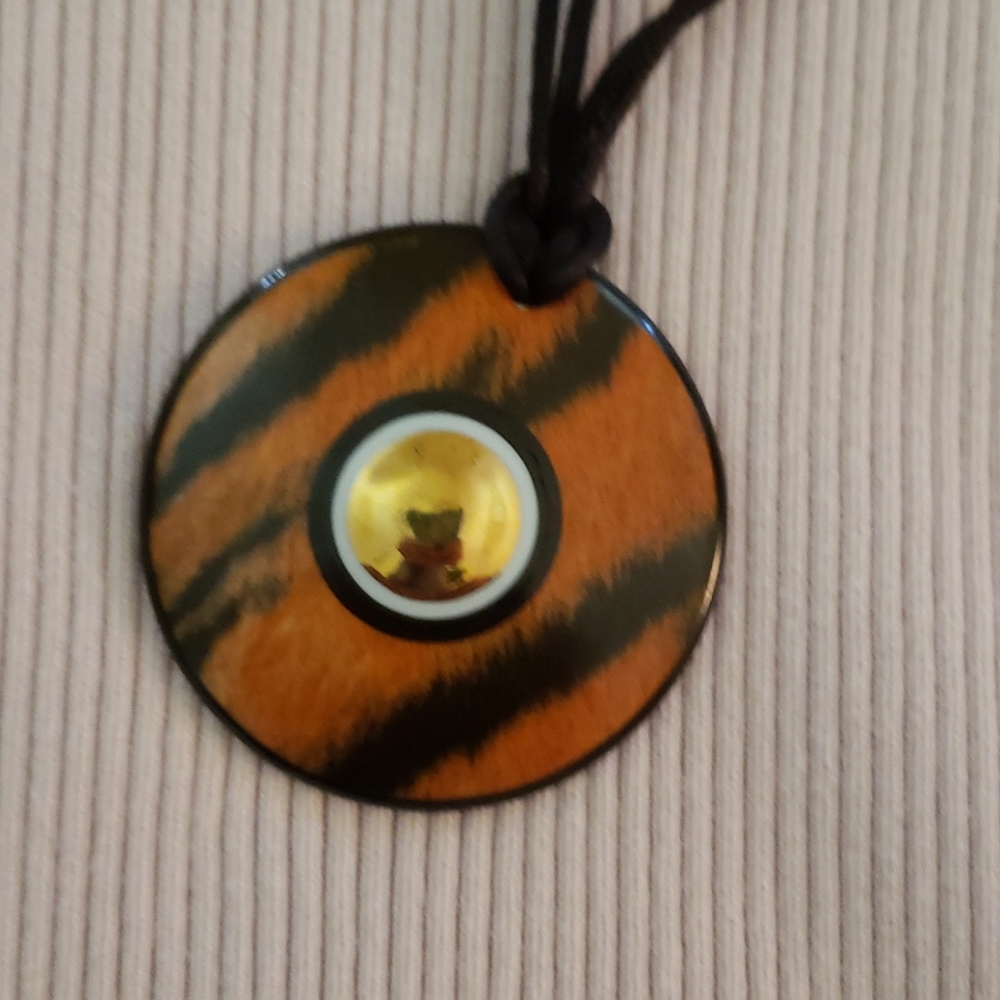 Beautiful NWOT limoges 16 inch necklace
